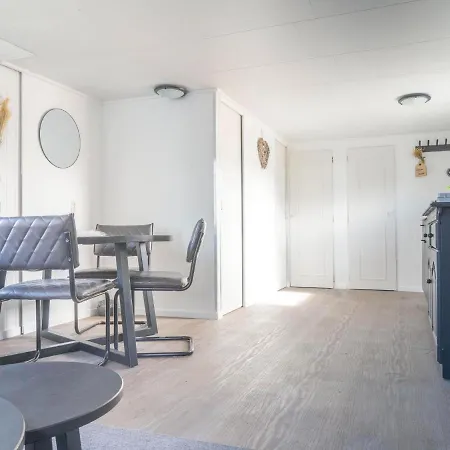 펜션 Modern Chalet On The Wadden Sea, Near The Beach *